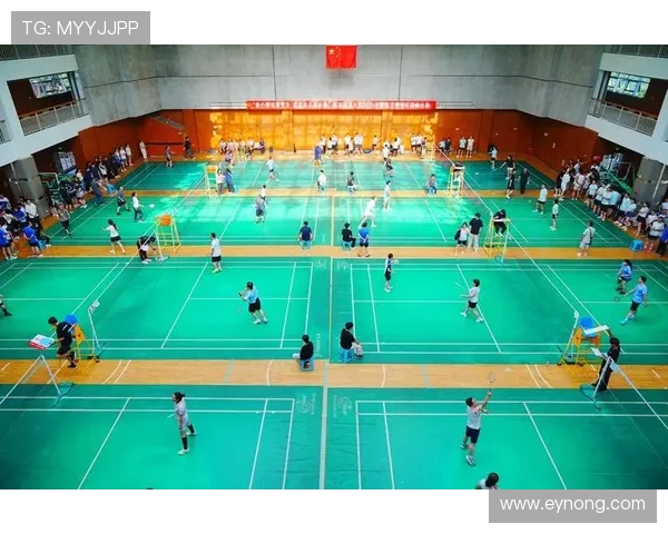 迈克足球天才崛起：从少年梦想到国际赛场的辉煌征程